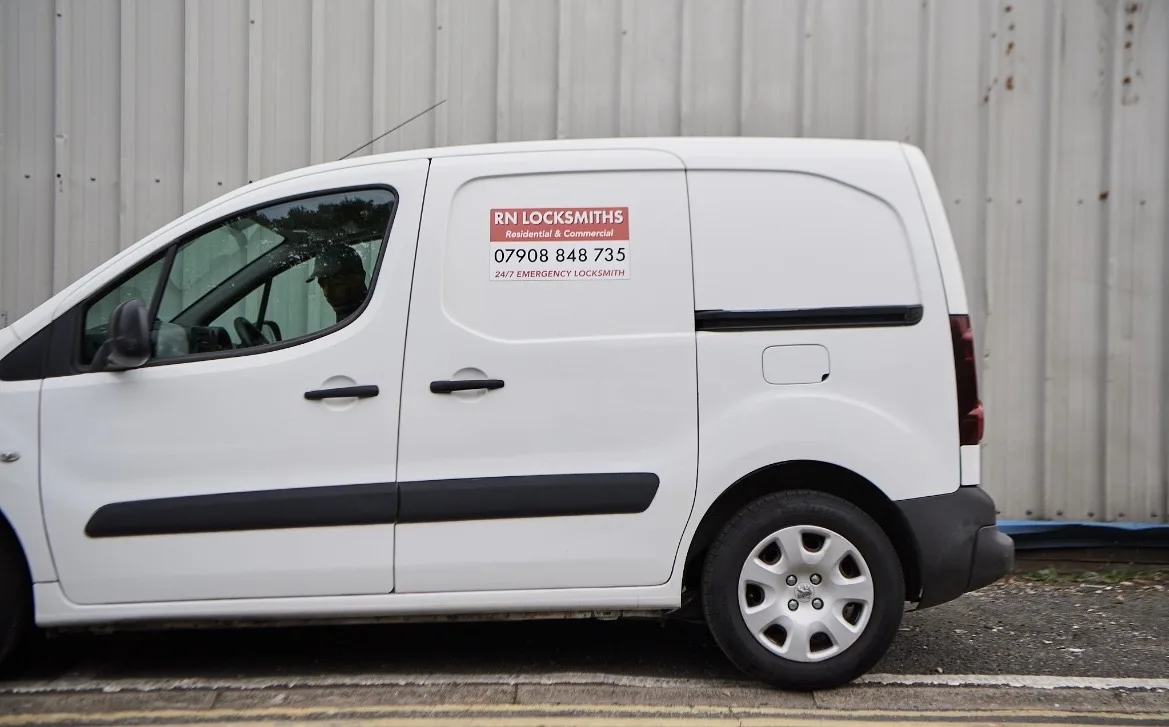 How To Choose The Best Locksmith Services For Residential & Commercial Spaces?